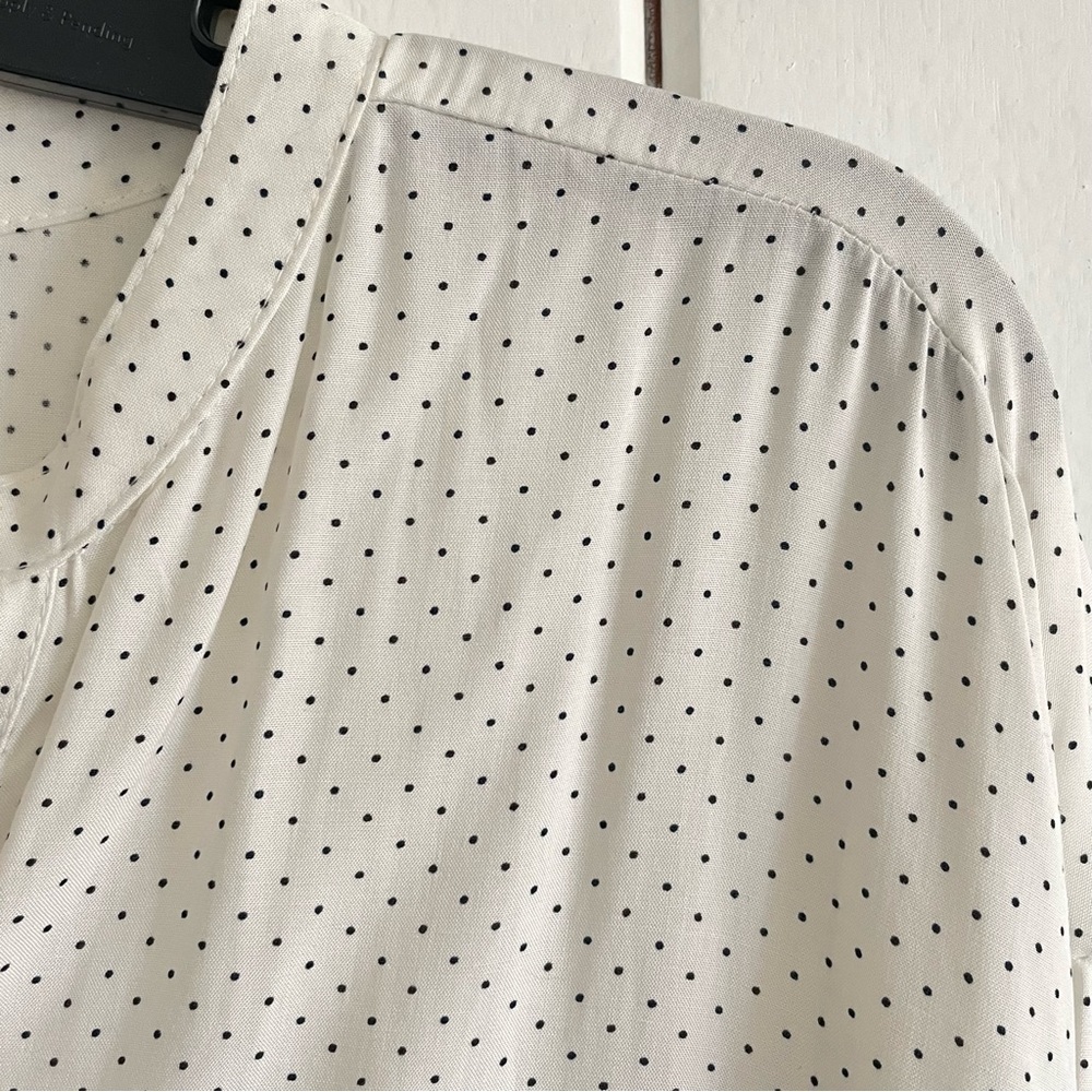 $10 SALE Button-Up Long Sleeve Polka Dot Top V-Neck Off White Black Shirt - Picture 4 of 9